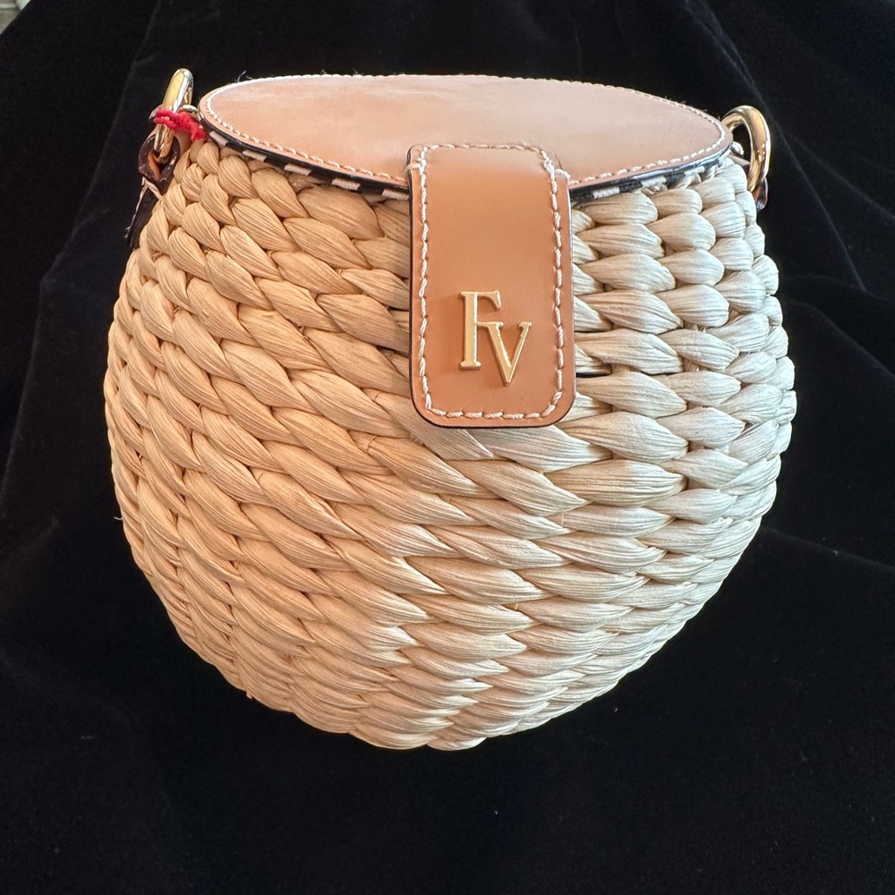 ⭐️NWT⭐️ Francis Valentine Honeypot straw bag.